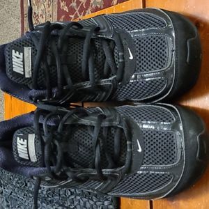 Black Nike Shock's Reveal 3